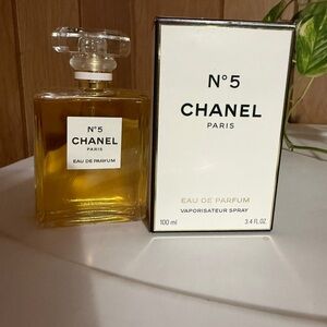 CHANEL No. 5 Eau de Parfum in Gold and Black